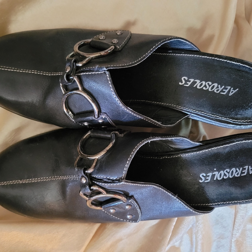 AEROSOLES BLACK LEATHER MULES